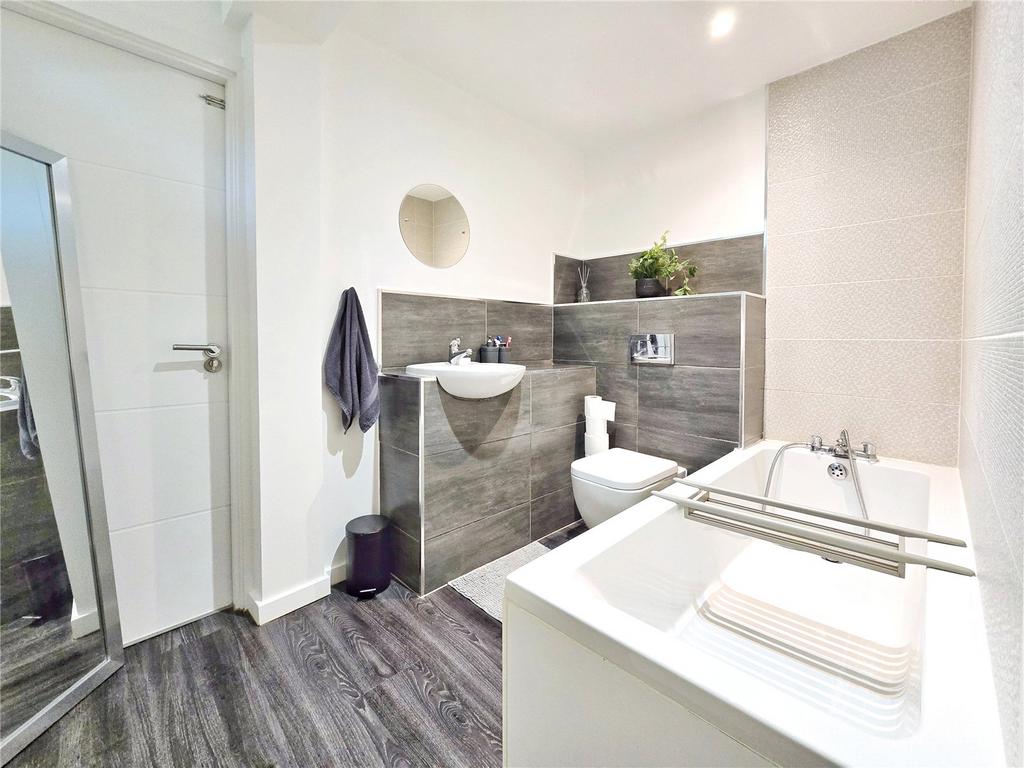 En-Suite Bathroom