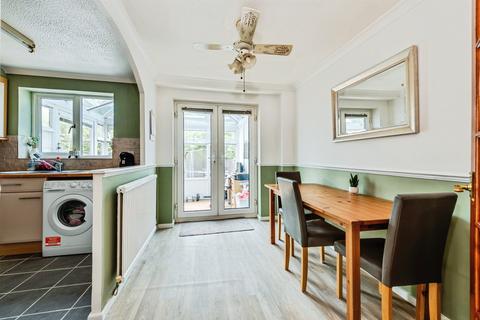 3 bedroom semi-detached house for sale, Bayleaf Avenue, Swindon