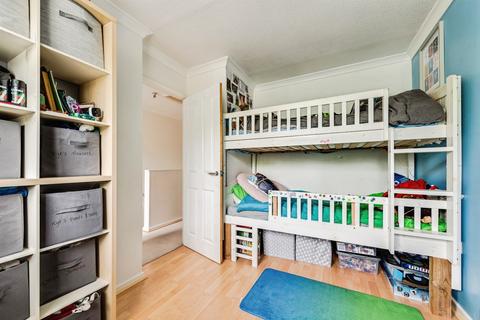 3 bedroom semi-detached house for sale, Bayleaf Avenue, Swindon