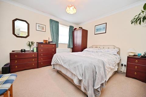 2 bedroom end of terrace house for sale, Waterside, Ripon