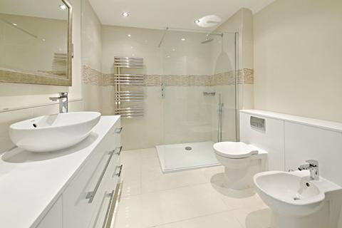 3 bedroom apartment for sale, Flat  Latimer Place, Northwood HA6