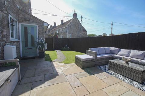 undefined, High Street*Charming Semi Detached Period Cottage* Sunny Private Garden*Off Street Parking 2-3 Cars*