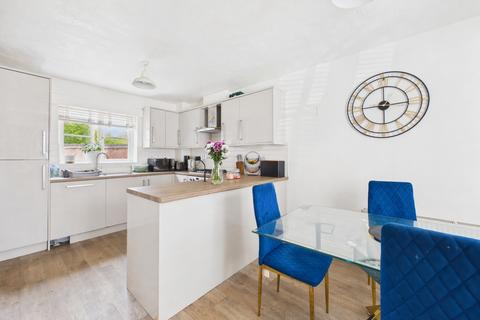 4 bedroom detached house for sale, Snowshill Close, Middlemore, NN11 8AA