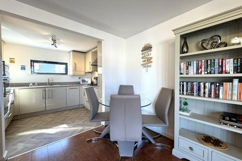 2 bedroom apartment for sale, St Margarets Court, Maritime Quarter, Swansea, SA1