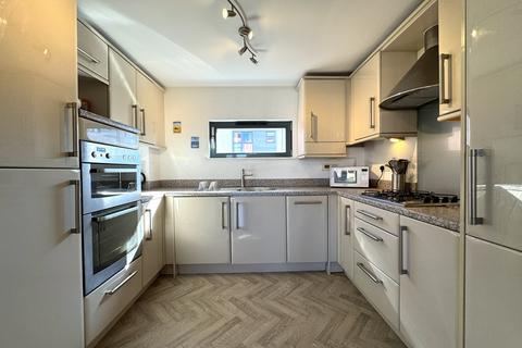 2 bedroom apartment for sale, St Margarets Court, Maritime Quarter, Swansea, SA1