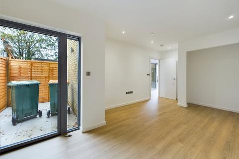 3 bedroom house to rent, Upton Lane, Forest Gate, London E7