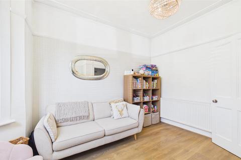 1 bedroom flat for sale, Fotheringham Road, Enfield