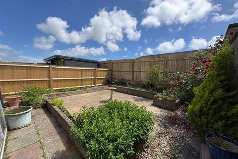 2 bedroom semi-detached bungalow for sale, Oldfield Crescent, Hailsham