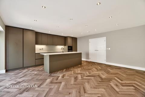4 bedroom semi-detached house for sale, Brunswick Close, Ruden Way, Epsom