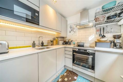 2 bedroom end of terrace house for sale, Voss Street, London E2