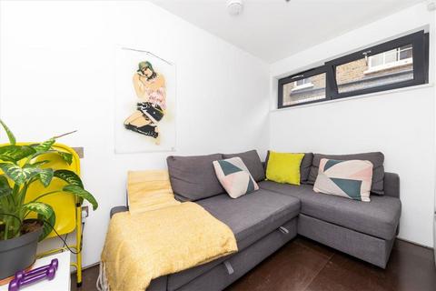 2 bedroom end of terrace house for sale, Voss Street, London E2