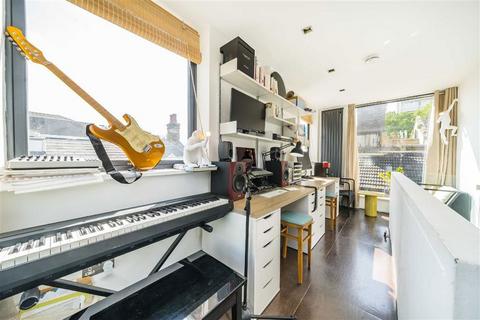 2 bedroom end of terrace house for sale, Voss Street, London E2