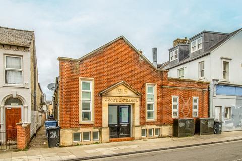 Semi-detached house - Tenison Road, Cambridge