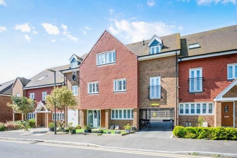 2 bedroom flat for sale, Beatrice Square, Tadworth KT20