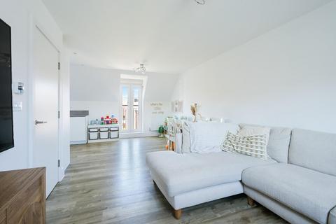 2 bedroom flat for sale, Beatrice Square, Tadworth KT20