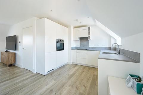 2 bedroom flat for sale, Beatrice Square, Tadworth KT20