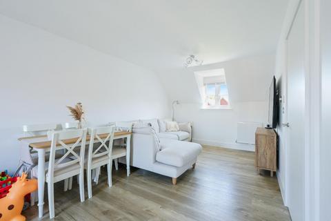 2 bedroom flat for sale, Beatrice Square, Tadworth KT20