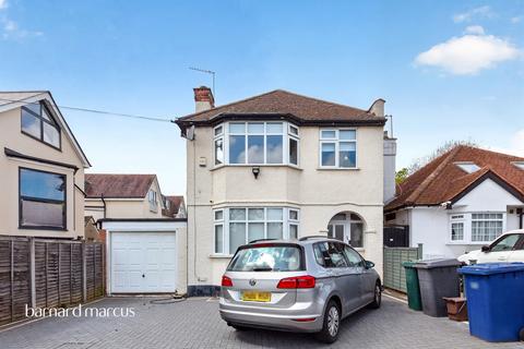 Fitzjohn Avenue, Barnet