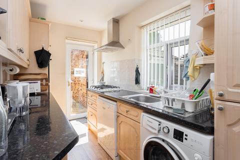 2 bedroom semi-detached bungalow for sale, Smallmead, Horley RH6