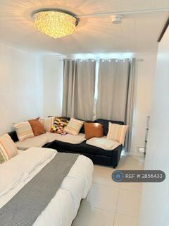 4 bedroom terraced house to rent, Ampleforth Road, London, SE2