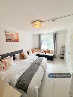 4 bedroom terraced house to rent, Ampleforth Road, London, SE2