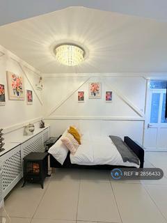 4 bedroom terraced house to rent, Ampleforth Road, London, SE2