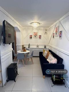 4 bedroom terraced house to rent, Ampleforth Road, London, SE2
