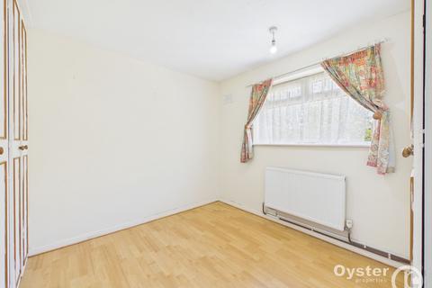 4 bedroom terraced house for sale, Meadfield, Edgware, HA8