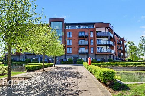 3 bedroom apartment for sale, Gubbins Lane, Harold Wood