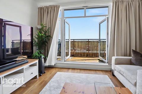 3 bedroom apartment for sale, Gubbins Lane, Harold Wood