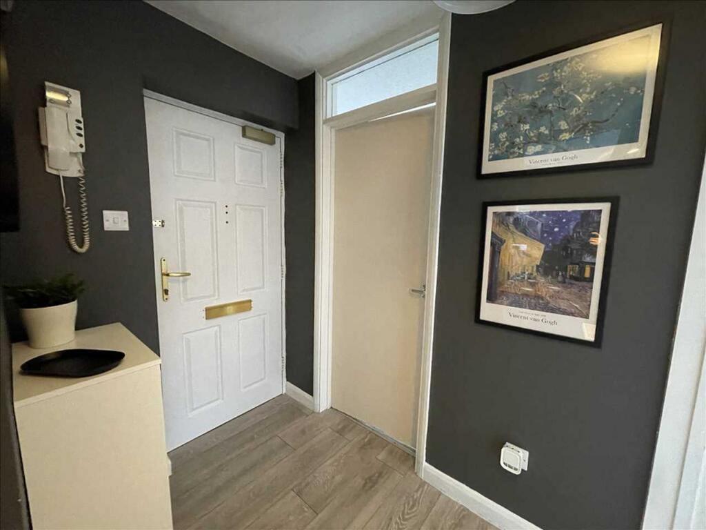 Apartment in Birmingham, Lyndon Green - View 2