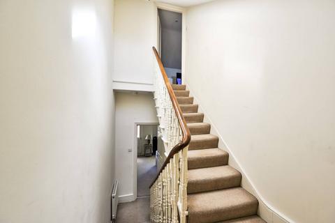 3 bedroom maisonette to rent, Wandsworth Bridge Road, Fulham, London, SW6