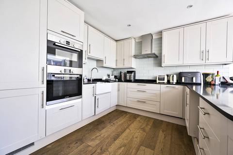 3 bedroom maisonette to rent, Wandsworth Bridge Road, Fulham, London, SW6
