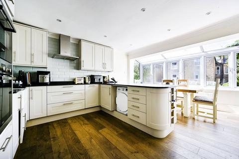 3 bedroom maisonette to rent, Wandsworth Bridge Road, Fulham, London, SW6