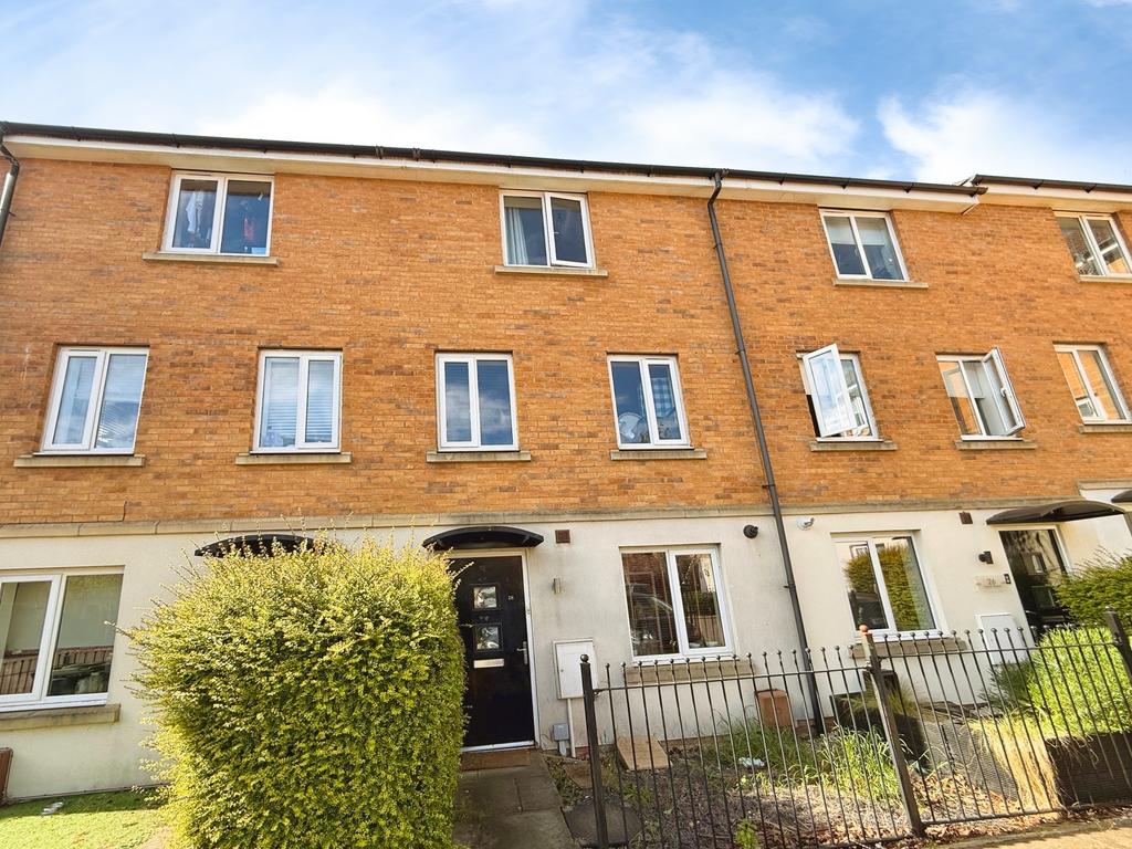 4 bedroom terraced house to rent