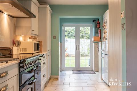 undefined, Bradenstoke, SN15 4