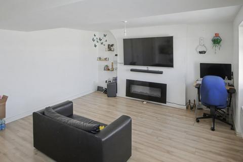 1 bedroom flat for sale, 34C Harmer Street, Gravesend, Kent, DA12 2AX