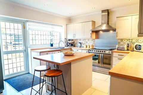 Bartlow Gardens, RM5 3UA