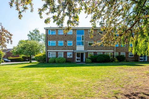 2 bedroom flat for sale, Jordans Close, Boxgrove, Guildford, GU1