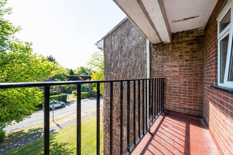 2 bedroom flat for sale, Jordans Close, Boxgrove, Guildford, GU1
