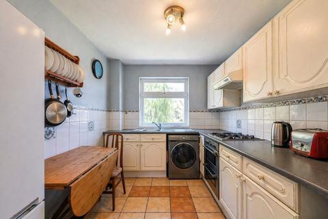 2 bedroom flat for sale, Jordans Close, Boxgrove, Guildford, GU1