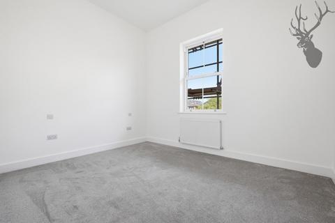 2 bedroom flat for sale, The Oaks, Chigwell