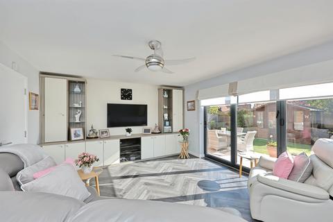 4 bedroom detached house for sale, Fieldfare Way, Swaffham