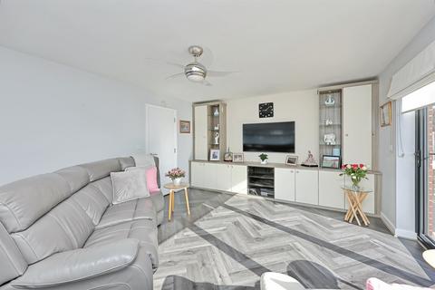 4 bedroom detached house for sale, Fieldfare Way, Swaffham