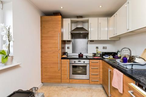 1 bedroom flat for sale, Trafalgar Gardens, Crawley, West Sussex, RH10