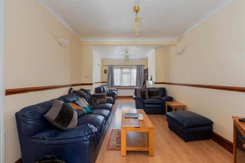 4 bedroom semi-detached house for sale, Charter Road, Cippenham