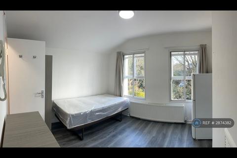 1 bedroom in a house share to rent, Queens Road, London, SE14