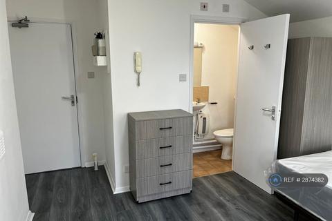 1 bedroom in a house share to rent, Queens Road, London, SE14