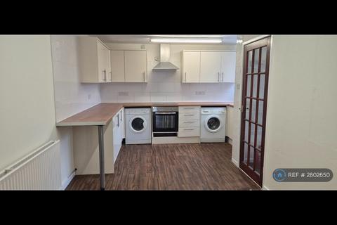 3 bed terraced house for rent in Beeston Courts, Basildon, SS15