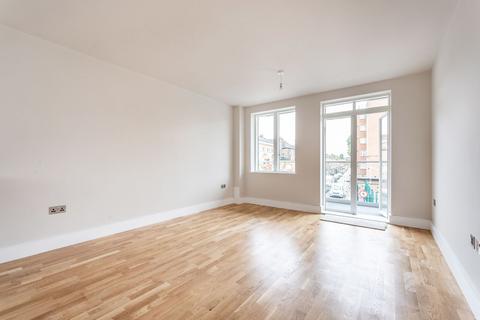 2 bedroom flat to rent, Walworth Road, Elephant and Castle, London, SE17
